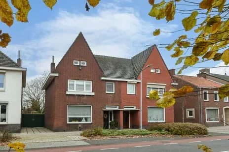 Twee-onder-één-kap te koop: Kerkstraat 24, Keent Weert