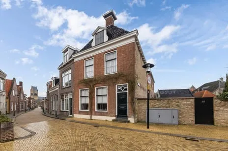 Hoekwoning te koop: Kerkstraat 3, Bolsward binnen De Wallen Bolsward