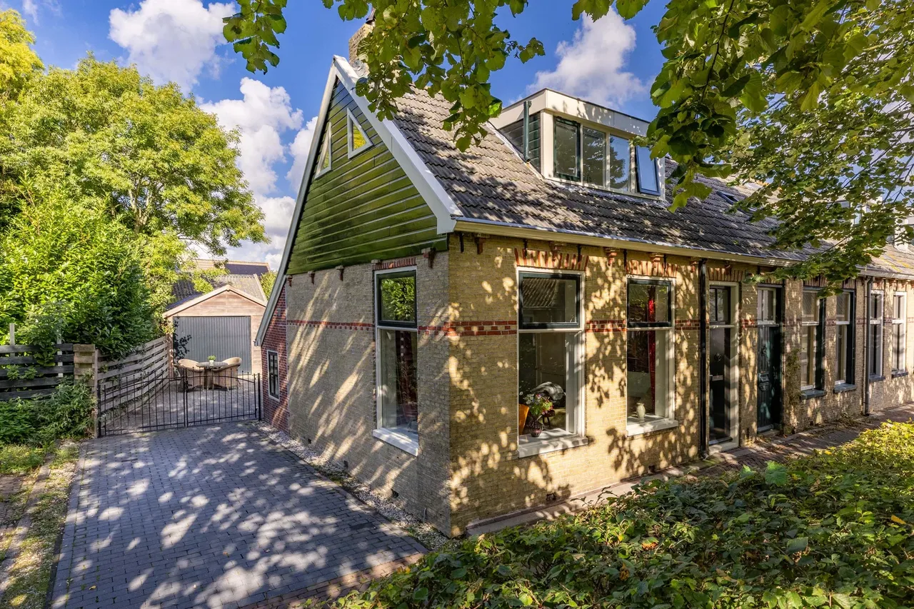 Hoekwoning te koop: Kerkstraat 3, Peins