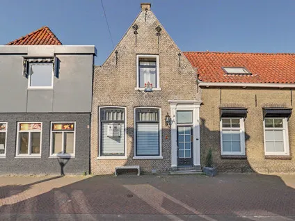 Appartement te koop: Kerkstraat 3, Strijen Woonkern Strijen