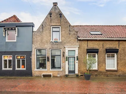 Appartement te koop: Kerkstraat 3, Strijen Woonkern Strijen