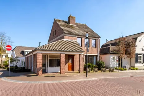 Vrijstaande woning te koop: Kerkstraat 43, Dorp Haaren Haaren