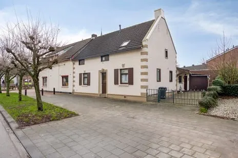 Twee-onder-één-kap te koop: Kerkstraat 8, Born Born
