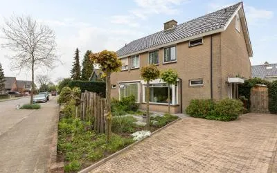 Twee-onder-één-kap te koop: Kerkstraat 99, Putten-Zuid-Oost Putten