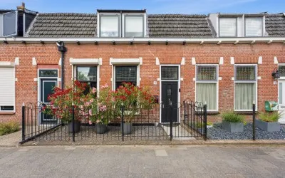 Tussenwoning te koop: Kerkweg 14, Centrum Ridderkerk