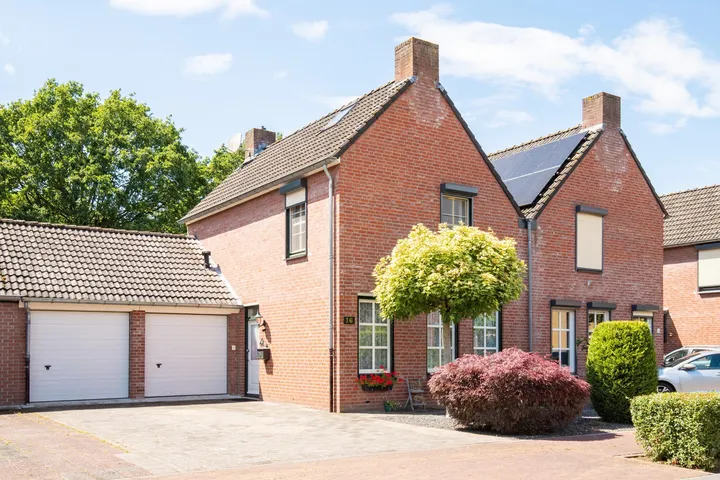 Tussenwoning te koop: Kerkweg 16, Maria Hoop Maria Hoop