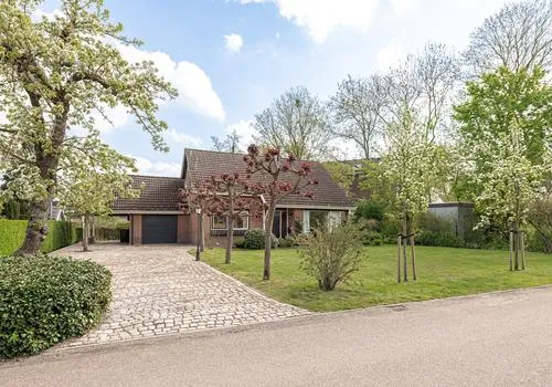 Vrijstaande woning te koop: Kerkweg 3, Gellicum Gellicum