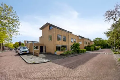 Corner house for sale: Keulenstraat 15, Hanzeland Zwolle