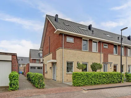 Corner house for sale: Kievit 1, De Weide Meerkerk