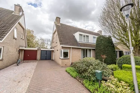 Tussenwoning te koop: Kievit 53, Oud-Beijerland