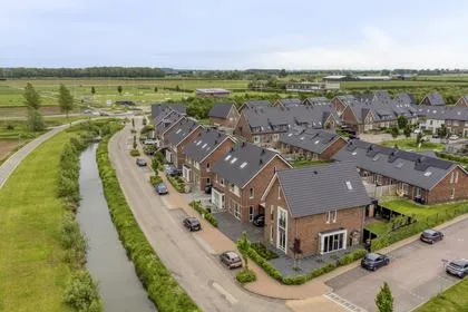 Hoekwoning te koop: Kievit 80, Verspreide huizen Maurik Maurik