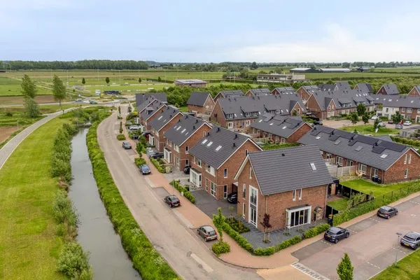 Corner house for sale: Kievit 80, Verspreide huizen Maurik Maurik