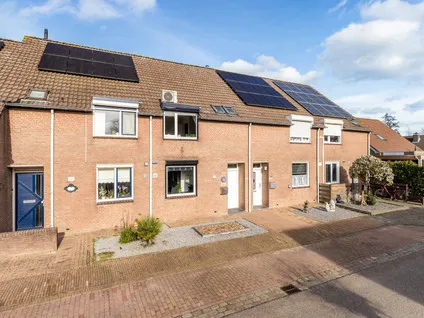 Tussenwoning te koop: Kievitstraat 21, Fijnaart Fijnaart