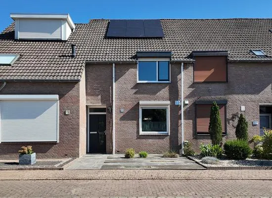 Tussenwoning te koop: Kievitstraat 3, Fijnaart Fijnaart