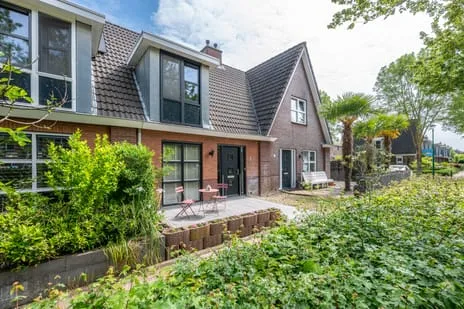 Tussenwoning te koop: Kiezelsteen 2, Stenen Houten