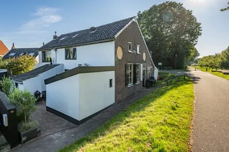 Tussenwoning te koop: Kinderdijk 8, Goedereede woonkern Goedereede