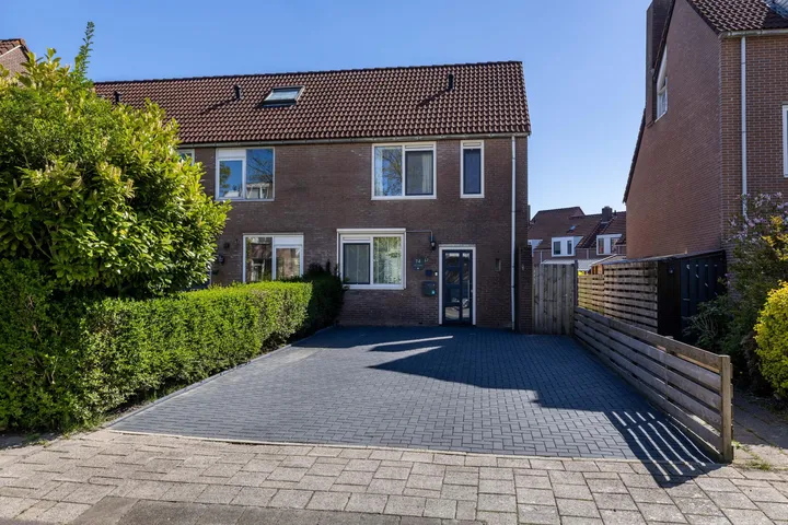 Hoekwoning te koop: Kingmastate 74, Camminghaburen-Noord Leeuwarden