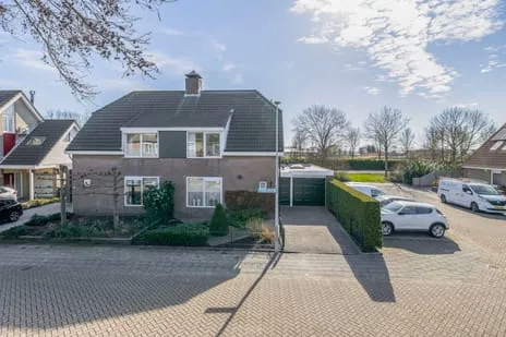 Twee-onder-één-kap te koop: Klampenmeet 25A, Sommelsdijk vogelbuurt oost Sommelsdijk