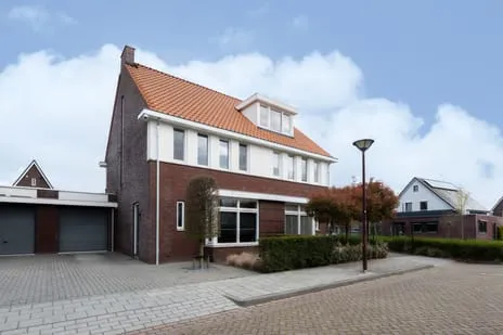 Tussenwoning te koop: Klaproos 5, Verspreide huizen ten zuiden van Hoeven Hoeven
