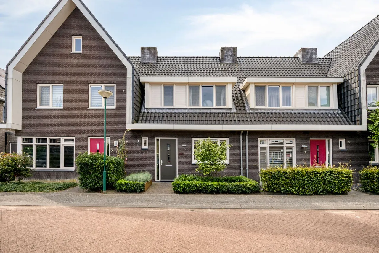 Tussenwoning te koop: Klaproos 6, Alphen (Nb)