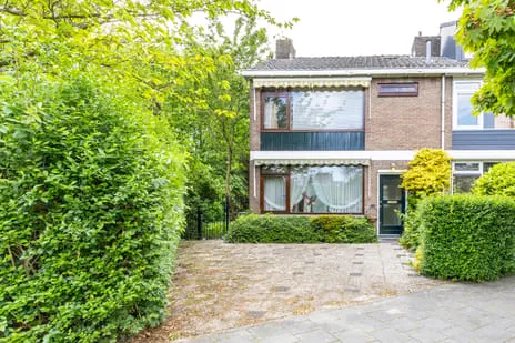 Corner house for sale: Klaprooslaan 79, Schiebroek Rotterdam