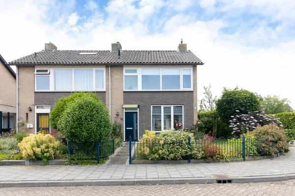 Twee-onder-één-kap te koop: Klaproosstraat 13, Kern Boven-Leeuwen Boven-Leeuwen