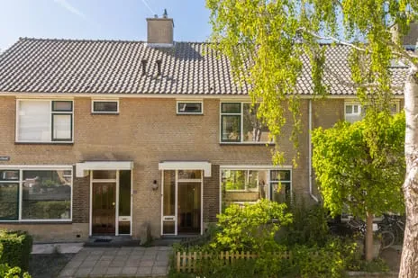 Tussenwoning te koop: Klaproosstraat 47, Weidebloemenbuurt-Zuid Alphen Aan Den Rijn