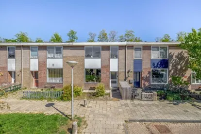 Tussenwoning te koop: Klaverhof 19, Nagele-woonkern Nagele