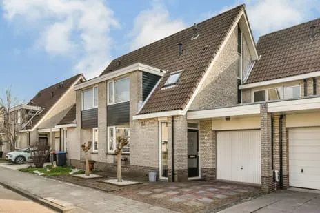 Tussenwoning te koop: Klaverruiter 6, Landweg Poortugaal