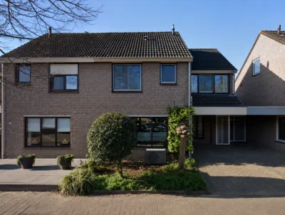 Tussenwoning te koop: Kleefkruid 93, Cuijk Heeswijkse Kampen Cuijk