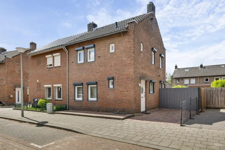 Twee-onder-één-kap te koop: Kleefsestraat 7, Roermond
