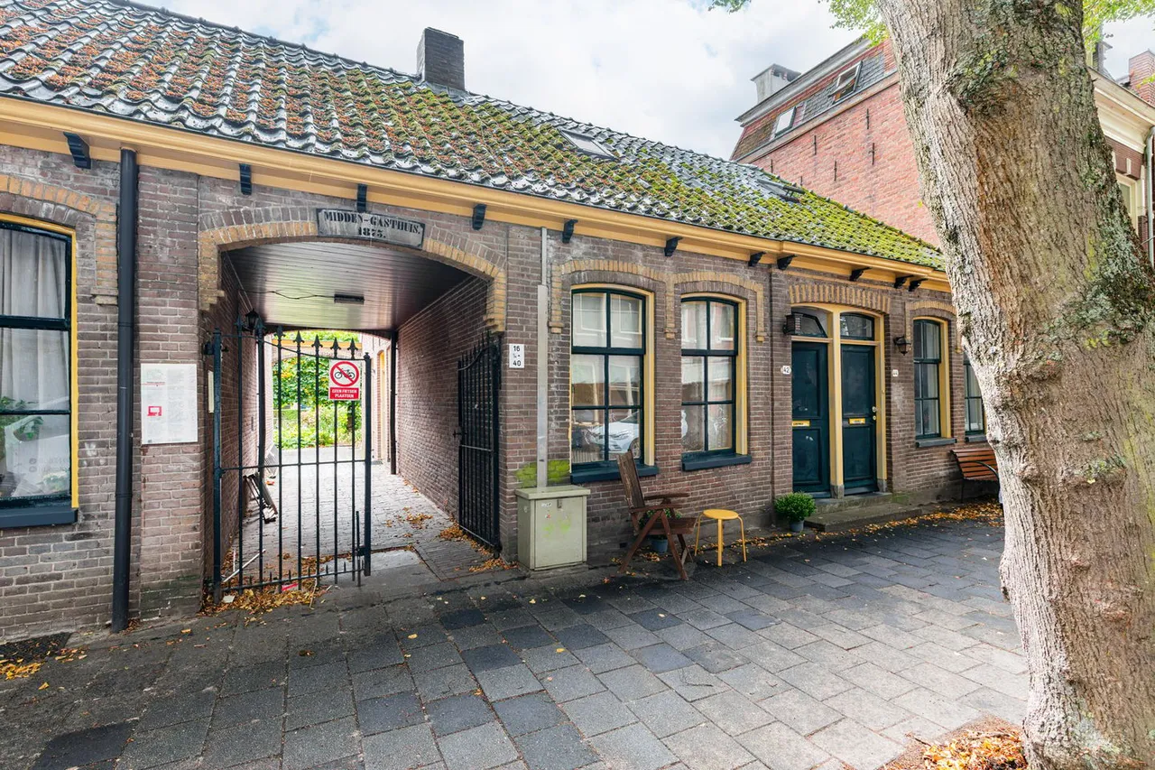 Tussenwoning te koop: Kleine Rozenstraat 42, Groningen
