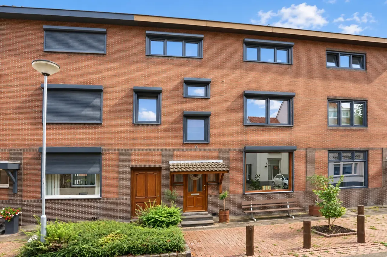Tussenwoning te koop: Kleine Voortstraat 10, Landgraaf
