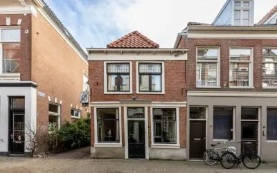 Tussenwoning te koop: Kleine Houtstraat 69, Heiliglanden Haarlem