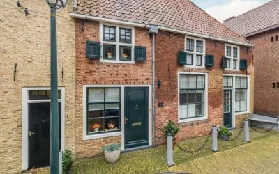 Hoekwoning te koop: Kleine Ossenmarkt 4, Binnenstad Harlingen