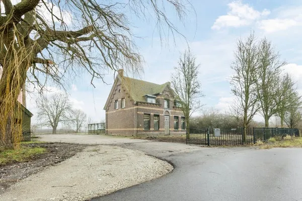 Vrijstaande woning te koop: Kleine Ton 1, Fijnaart Fijnaart