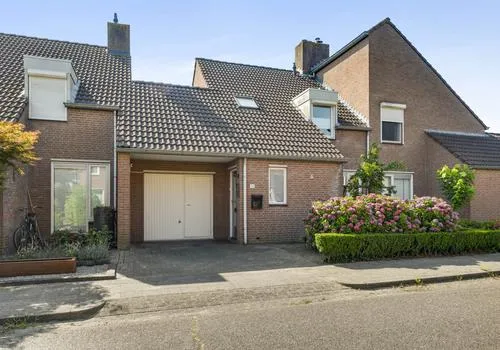 Tussenwoning te koop: Klemmenstraat 32, Stramproy Stramproy