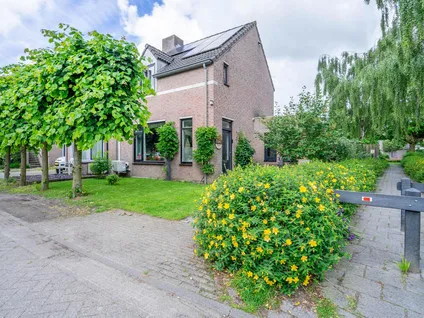 Twee-onder-één-kap te koop: Klimroosstraat 22, Bakel Bakel