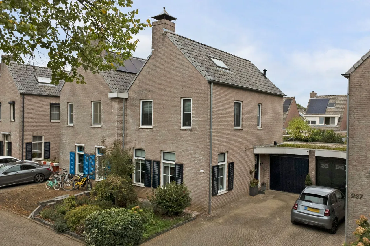 Tussenwoning te koop: Klingerbergsingel 235, Venlo