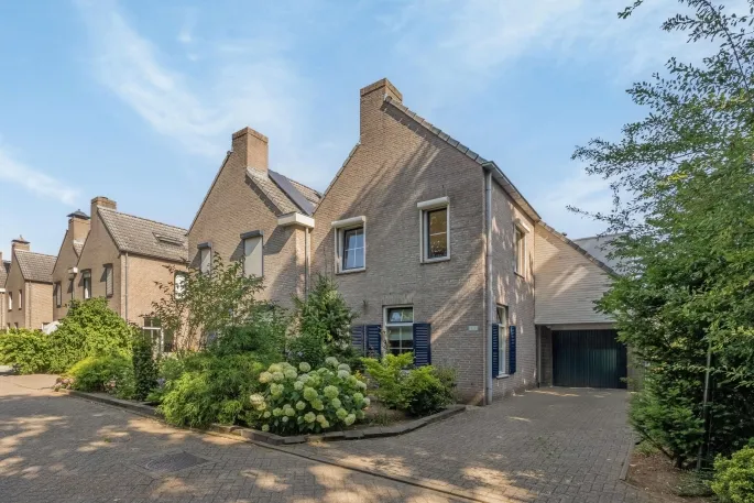 Hoekwoning te koop: Klingerbergsingel 243, Klingerberg-Noord Venlo