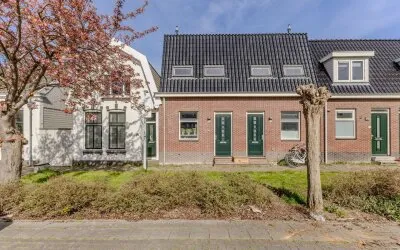 Tussenwoning te koop: Klokbaai 18, Zaandam