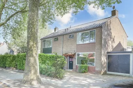 Tussenwoning te koop: Klokjeslaan 82, Zeeheldenbuurt Maarssen