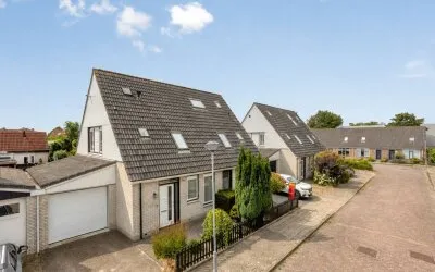 Tussenwoning te koop: Klokkeweid 20, Voorstik Hoogkarspel