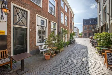 Tussenwoning te koop: Kloksteeg 1, Pieterswijk Leiden
