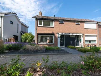 Twee-onder-één-kap te koop: Kloosterlaan 29, Heeckeren Goor