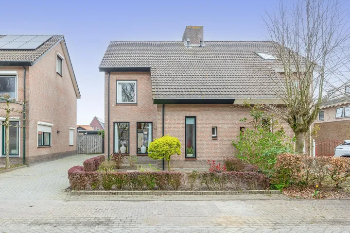 Twee-onder-één-kap te koop: Kloosterlaan 47, Langeweg Langeweg