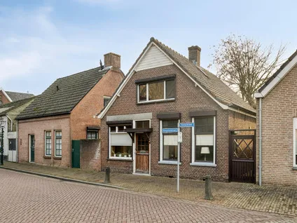 Vrijstaande woning te koop: Kloosterstraat 1, Geffen Geffen