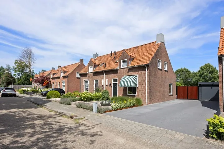 Twee-onder-één-kap te koop: Kloosterstraat 24, Nieuwkuijk Nieuwkuijk