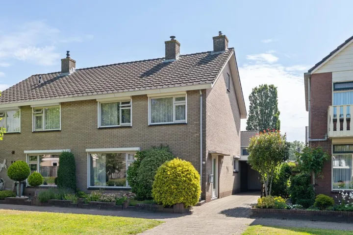 Twee-onder-één-kap te koop: Kloosterstraat 8, Lemelerveld kern west Lemelerveld