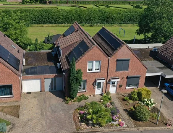 Tussenwoning te koop: Kloosterveld 40, Haelen